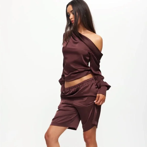 NWT LIONESS DAYDREAM OFF SHOULDER TOP IN GARNET - Picture 4 of 8